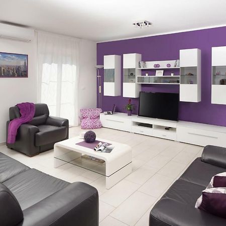 Rainbow Apartment Пула Екстериор снимка
