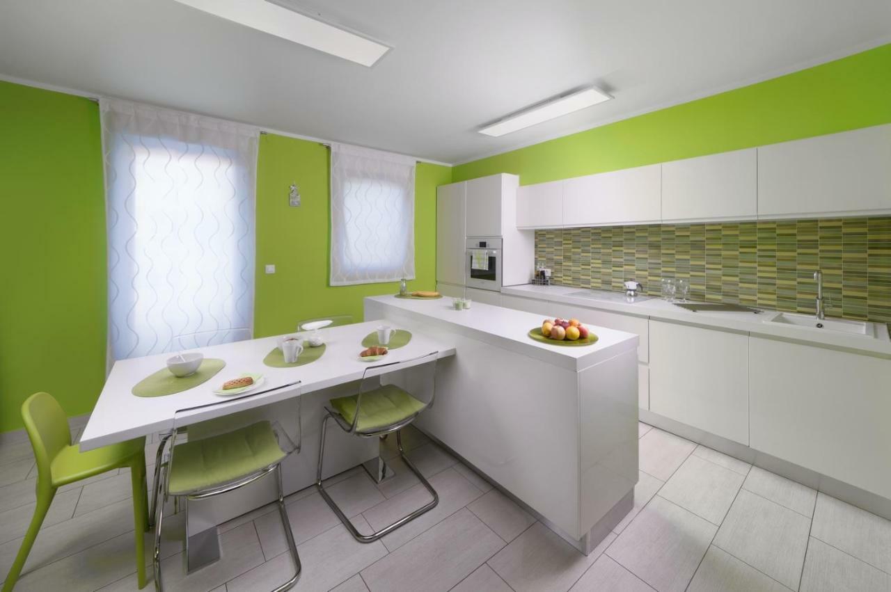 Rainbow Apartment Пула Екстериор снимка