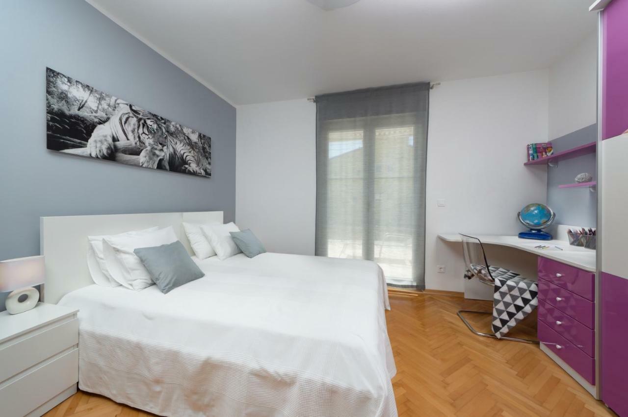 Rainbow Apartment Пула Екстериор снимка
