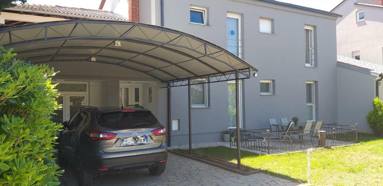 Rainbow Apartment Пула Екстериор снимка