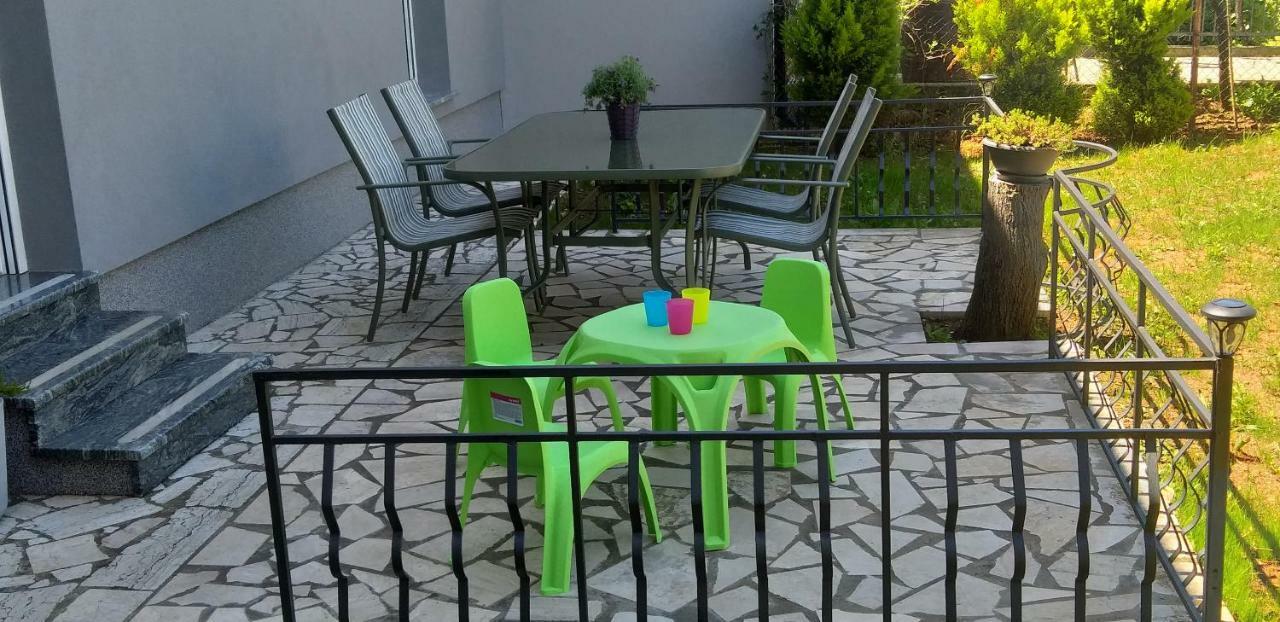 Rainbow Apartment Пула Екстериор снимка